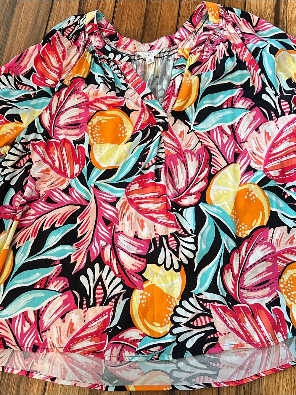 Crown & Ivy Women's Multicolor Pink and Floral Top Size XL